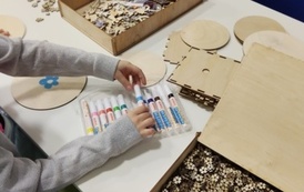 Warsztaty z robienia podkładek pod kubki w Filii nr 4 1