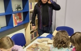 Warsztaty z robienia podkładek pod kubki w Filii nr 4 2