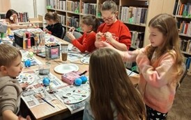 Malowanie bombek świątecznych w Filii nr 3 1