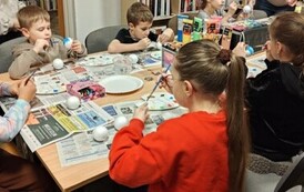 Malowanie bombek świątecznych w Filii nr 3 2