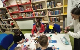 Galeria aktualności Czytanie na dywanie- Zajęcia dla dzieci z Early Stage w Filii 4 3