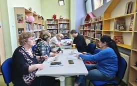 Kwietniowe ABC cyfrowe zajęcia z Seniorami w Filii 4 1