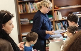 Dzieci z przedszkola  &rdquo;Mądra S&oacute;wka&rdquo; w bibliotece! 9