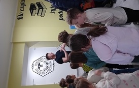 Lekcja biblioteczna ze Strażą Pożarną w Oddziale dla dorosłych Biblioteki Gł&oacute;wnej 2