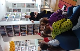 Lekcja biblioteczna ze Strażą Pożarną w Oddziale dla dorosłych Biblioteki Gł&oacute;wnej 3