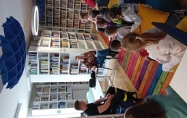 Lekcja biblioteczna ze Strażą Pożarną w Oddziale dla dorosłych Biblioteki Gł&oacute;wnej 5