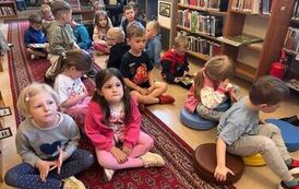 "Bajki o przyjaźni i wsp&oacute;łpracy" w Filii nr 1 10