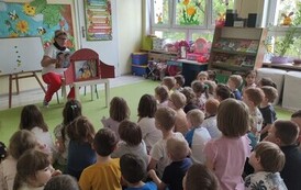 Historia dla najmłodszych z teatrzykiem Kamishibai - Oddział dla Dzieci i Młodzieży 1