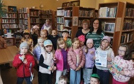 "Zgadnij z jakiej to bajki" - lekcja biblioteczna w Filii nr 1 2