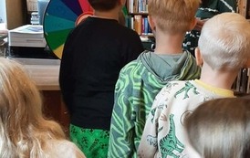 "Zgadnij z jakiej to bajki" - lekcja biblioteczna w Filii nr 1 8