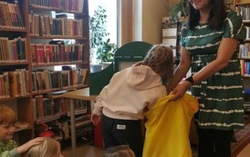 "Zgadnij z jakiej to bajki" - lekcja biblioteczna w Filii nr 1 11