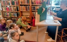 "Zgadnij z jakiej to bajki" - lekcja biblioteczna w Filii nr 1 17