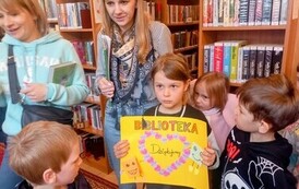 "W świecie bajek i baśni" - lekcja biblioteczna w Filii nr 1 7
