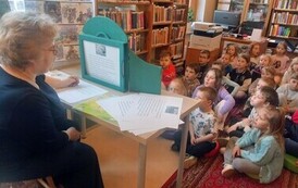 "W świecie bajek i baśni" - lekcja biblioteczna w Filii nr 1 14
