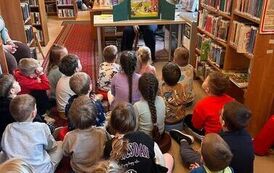 "W świecie bajek i baśni" - lekcja biblioteczna w Filii nr 1 15