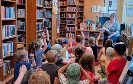 "Książki, kt&oacute;re uczą dobrych manier" - lekcja biblioteczna w Filii nr 1 26