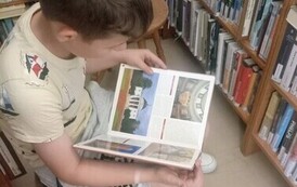 "Szydełkowe wariacje w bibliotece" - warsztaty międzypokoleniowe w Filii nr 1 3