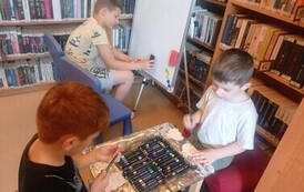 "Szydełkowe wariacje w bibliotece" - warsztaty międzypokoleniowe w Filii nr 1 5