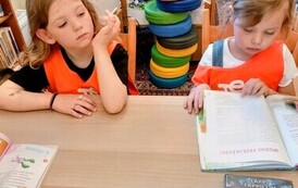 "Książki, kt&oacute;re uczą dobrych manier" - lekcja biblioteczna w Filii nr 1 5