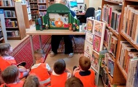 "Książki, kt&oacute;re uczą dobrych manier" - lekcja biblioteczna w Filii nr 1 6