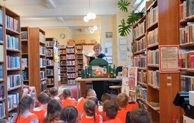"Książki, kt&oacute;re uczą dobrych manier" - lekcja biblioteczna w Filii nr 1 8