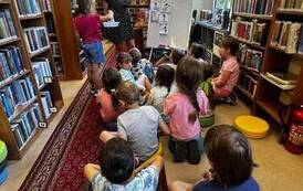 "Spotkanie z tw&oacute;rczością Jana Brzechwy" - lekcja biblioteczna w Filii nr 1 4