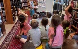 "Spotkanie z tw&oacute;rczością Jana Brzechwy" - lekcja biblioteczna w Filii nr 1 6