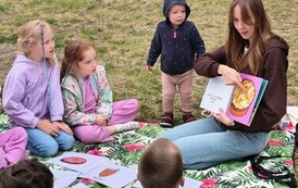 Z książką najlepiej na trawie! &ndash; zajęcia z Filią nr 4 i Early Stage 1
