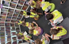 Wakacyjna lekcja biblioteczna w Filii nr 6 6