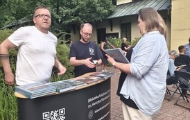 Publikacje wydawnictwa Książnicy Pruszkowskiej na rocznicy Powstania Warszawskiego. 6