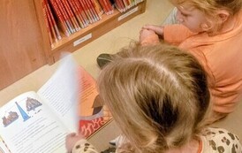 "Baśnie, kt&oacute;re znamy i lubimy" - lekcja biblioteczna w Filii nr 1 4