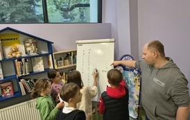 Cyfry i liczby &ndash; matematyczna podr&oacute;ż z Lokomotywą! relacja z warsztat&oacute;w Projektu Biblioteka- Portal Odkrywc&oacute;w. &bdquo;Biblioteka &ndash; Portal Odkrywc&oacute;w. Poznajemy świat przez doświadczenie&rdquo; 7