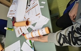 Cyfry i liczby &ndash; odkrywamy świat matematyki z Lokomotywą! relacja z warsztat&oacute;w Projektu Biblioteka- Portal Odkrywc&oacute;w. &bdquo;Biblioteka &ndash; Portal Odkrywc&oacute;w. Poznajemy świat przez doświadczenie&rdquo; 18