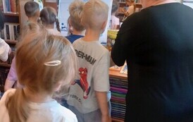 "Książki, kt&oacute;re bawią" - lekcja biblioteczna w Filii nr 1 8
