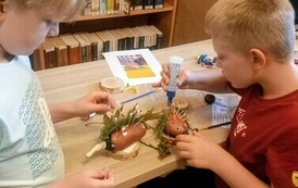"Kolczasty bohater lasu" - warsztaty edukacyjno-artystyczne w Filii nr  1 5