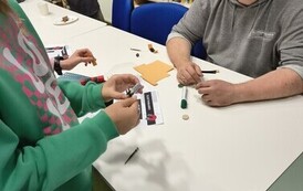 Magnes i pole magnetyczne &ndash; naukowa przygoda z Nelą na kole podbiegunowym! 7