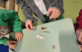 Magnes i pole magnetyczne &ndash; naukowa przygoda z Nelą na kole podbiegunowym! 13