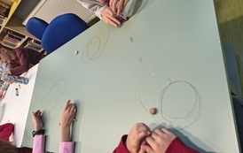 Magnes i pole magnetyczne &ndash; naukowa przygoda z Nelą na kole podbiegunowym! 30