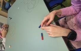 Magnes i pole magnetyczne &ndash; naukowa przygoda z Nelą na kole podbiegunowym! 32