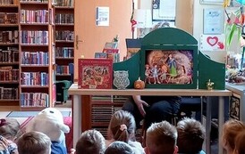 "W krainie bajek" - lekcja biblioteczna w Filii nr 1 8