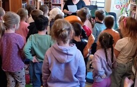 "W krainie bajek" - lekcja biblioteczna w Filii nr 1 10