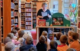"W krainie bajek" - lekcja biblioteczna w Filii nr 1 12