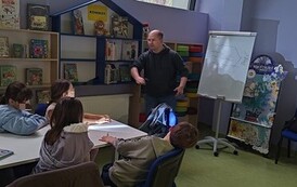 Światło i cień - teatr cieni. Relacja z warsztat&oacute;w Projektu Biblioteka - Portal Odkrywc&oacute;w. &bdquo;Biblioteka &ndash; Portal Odkrywc&oacute;w. Poznajemy świat przez doświadczenie&rdquo; 2