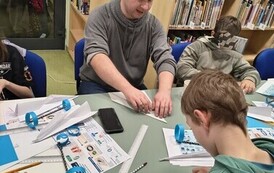 Aerodynamika &ndash; dlaczego to lata? Kosmiczna przygoda z Pilotem Pirxem!&nbsp;Relacja z warsztat&oacute;w Projektu Biblioteka - Portal Odkrywc&oacute;w. &bdquo;Biblioteka &ndash; Portal Odkrywc&oacute;w. Poznajemy świat przez doświadczenie&rdquo; 16
