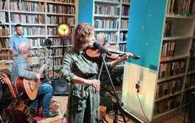 KONCERT &ldquo;CISZA, DŹWIĘKI I INNE PIOSENKI&rdquo; - SYLWIA BIERNAT w Oddziale dla Dorosłych i Młodzieży (Biblioteka Gł&oacute;wna)  14