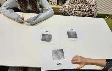 "Odciski palc&oacute;w i kryminalistyka" &ndash; detektywistyczna przygoda z Detektywem Pozytywką!  relacja z warsztat&oacute;w Projektu Biblioteka- Portal Odkrywc&oacute;w. &bdquo;Biblioteka &ndash; Portal Odkrywc&oacute;w. Poznajemy świat przez 30