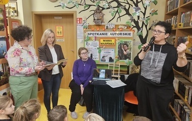 Spotkanie autorskie z Marią Mazińską w Szkole Podstawowej nr 4 6