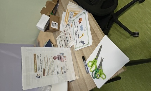 "Odciski palców i kryminalistyka" – detektywistyczna przygoda z Detektywem Pozytywką!  relacja z warsztatów Projektu Biblioteka- Portal Odkrywców. „Biblioteka – Portal Odkrywców. Poznajemy świat przez doświadczenie”