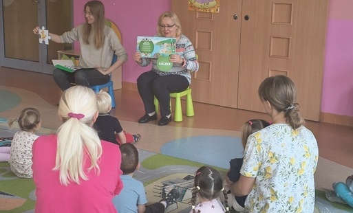 "Czy już wiesz, gdzie śpi jeż?" - wizyta Filii nr 4 w Żłobku Miejskim nr 2 w Pruszkowie!