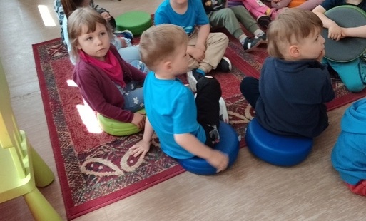 Zdjęcie do Wizyta dzieci z przedszkola niepublicznego przy ulicy Zawiszy w Filii nr 7